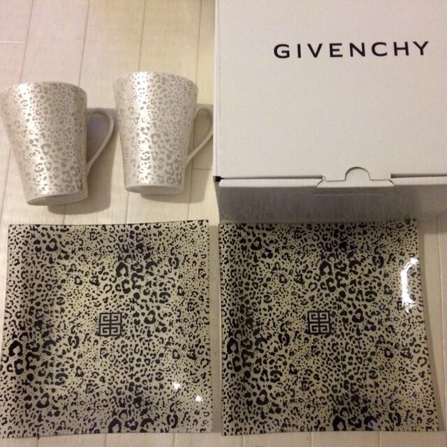 GIVENCHY(ジバンシィ)のGIVENCHYお皿＆マグセット その他のその他(その他)の商品写真