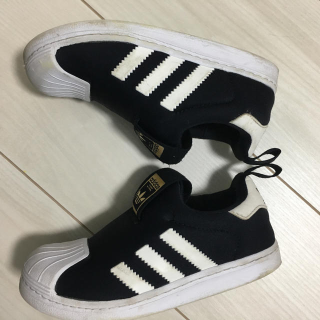 adidas(アディダス)のアディダス スーパースター 18.5cm キッズ/ベビー/マタニティのキッズ靴/シューズ(15cm~)(スニーカー)の商品写真