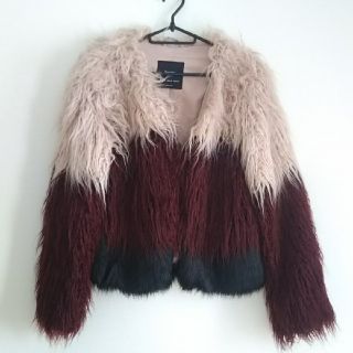 ベルシュカ(Bershka)のベルシュカ バイカラー ファージャケット(毛皮/ファーコート)