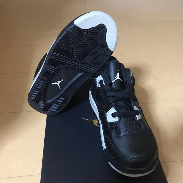 NIKE(ナイキ)のnike air jordan 4 retro ls bt キッズ/ベビー/マタニティのキッズ靴/シューズ(15cm~)(スニーカー)の商品写真