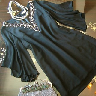 グレースコンチネンタル(GRACE CONTINENTAL)のグレース　クラス　黒　ワンピース　ドレス　ビジュー　パール　装飾　シルク　結婚式(ミディアムドレス)
