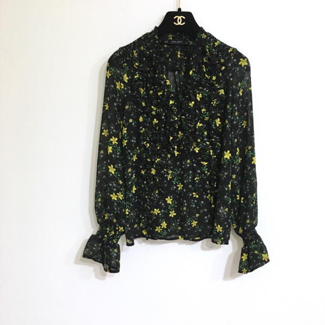 ZARA(ザラ)のZARA 花柄フリルブラウス＊送料込 レディースのトップス(シャツ/ブラウス(長袖/七分))の商品写真