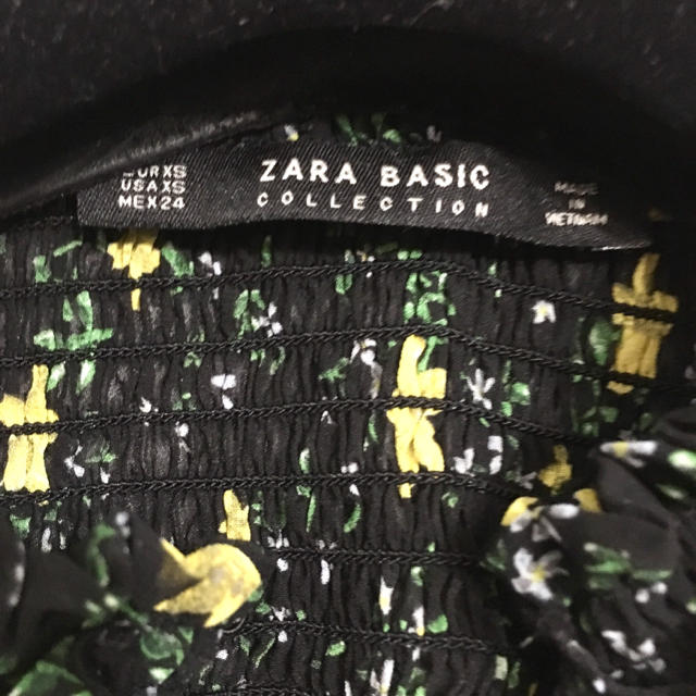 ZARA(ザラ)のZARA 花柄フリルブラウス＊送料込 レディースのトップス(シャツ/ブラウス(長袖/七分))の商品写真