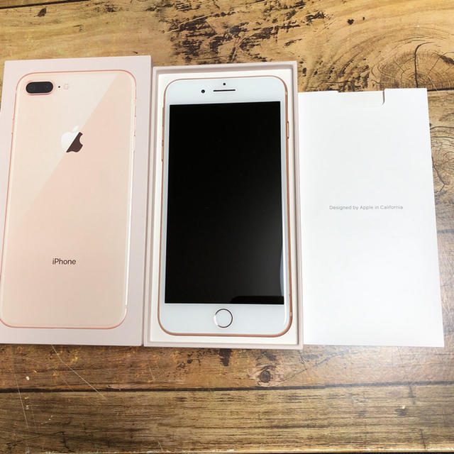 新しく着き iPhone - SIMロック解除 ゴールド 64GB Plus 8 iPhone スマートフォン本体