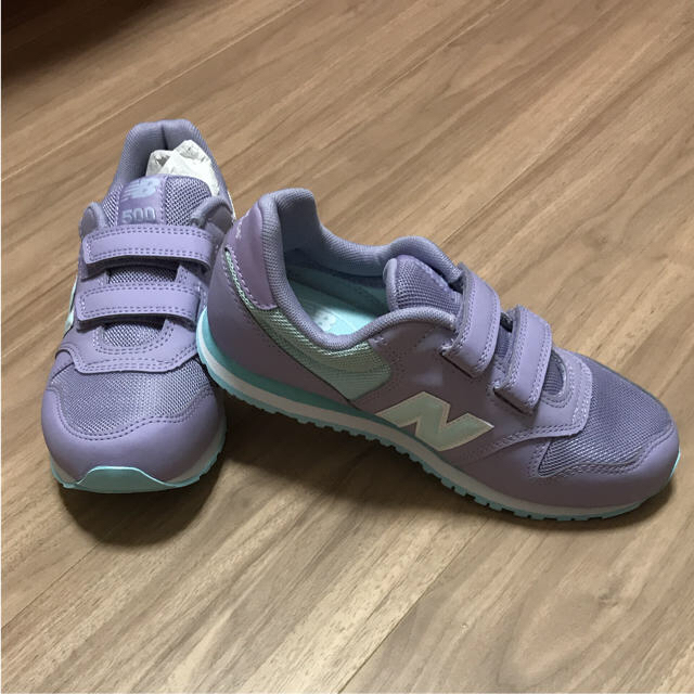 New Balance(ニューバランス)のニューバランス  スニーカー 22.5㎝ 新品 キッズ/ベビー/マタニティのキッズ靴/シューズ(15cm~)(スニーカー)の商品写真