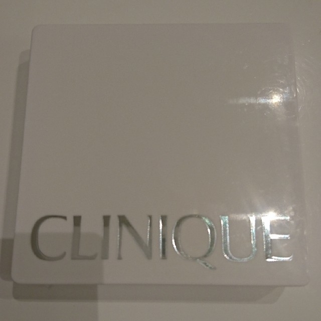 CLINIQUE(クリニーク)のCLINIQUE メークアップコンパクト コスメ/美容のベースメイク/化粧品(アイシャドウ)の商品写真