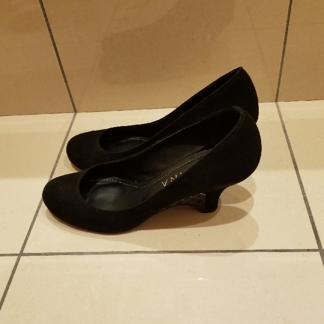 DIANA(ダイアナ)のダイアナ　黒スエード　パンプス　美品 レディースの靴/シューズ(ハイヒール/パンプス)の商品写真