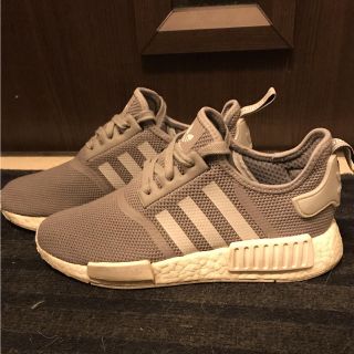 アディダス(adidas)の【中古】アディダス NMD R1 グレー×ホワイト 24.0cm(スニーカー)