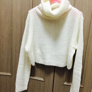 エイチアンドエム(H&M)のショート丈タートルニット♡(ニット/セーター)