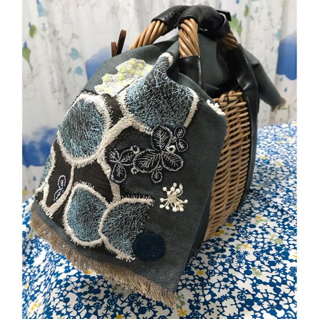 mina perhonen(ミナペルホネン)の先行販売！ミナペルホネン  バスケットカバー ハンドメイド 刺繍 カゴバッグ  ハンドメイドのファッション小物(その他)の商品写真