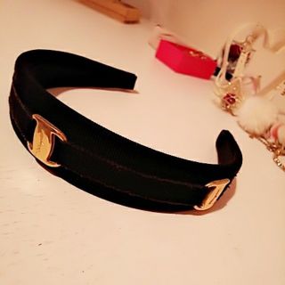 サルヴァトーレフェラガモ(Salvatore Ferragamo)のR♥R様専用👑フェラガモ💖カチューシャ♡(カチューシャ)