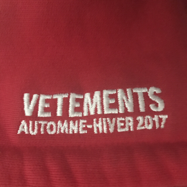 Balenciaga(バレンシアガ)のvetements 韓国限定メタルロゴパーカー メンズのトップス(パーカー)の商品写真