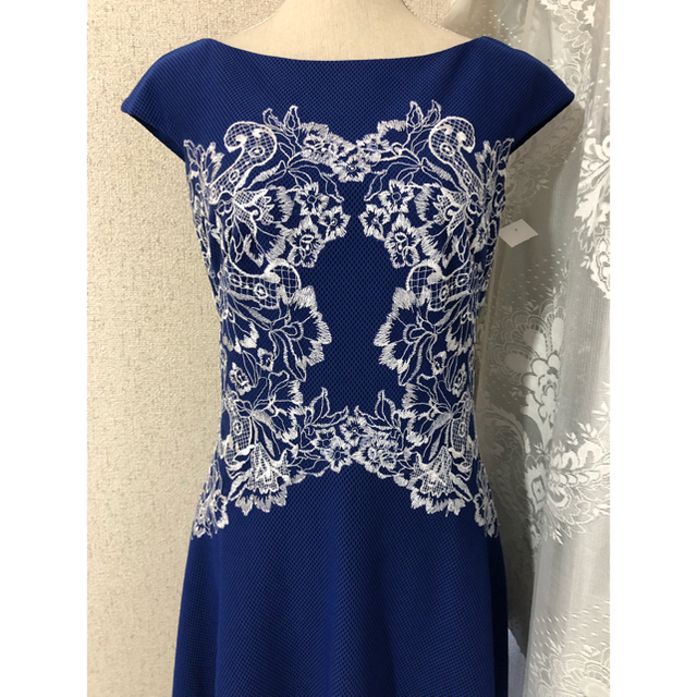 TADASHI SHOJI(タダシショウジ)の新品　Tadashi Shoji ドレス 膝丈ワンピース ブルー　レース　フレア レディースのワンピース(ひざ丈ワンピース)の商品写真