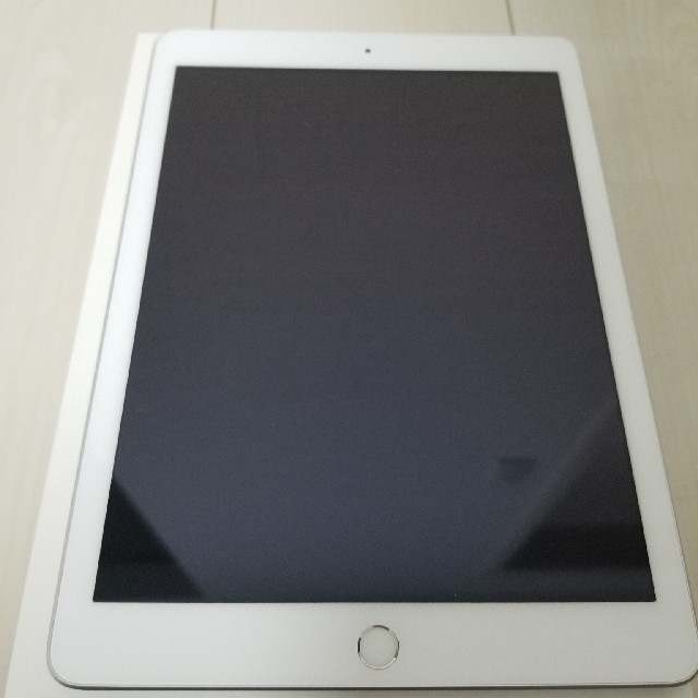 ☆ipad wi-fi 32GB シルバー　美品　第5世代☆PC/タブレット