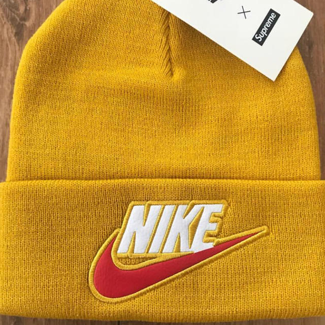 NIKE(ナイキ)の送料込  nike supreme beanie mustard マスタード黄色 メンズの帽子(ニット帽/ビーニー)の商品写真