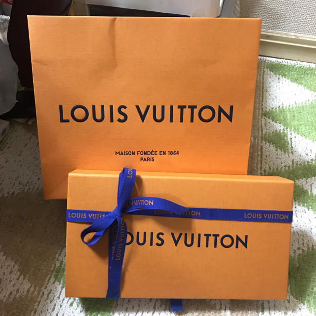 LOUIS VUITTON(ルイヴィトン)のLOUIS VUITTON 箱 レディースのバッグ(ショップ袋)の商品写真