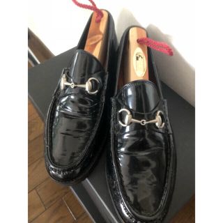 グッチ(Gucci)のGUCCIエナメルビットローファー美品(ローファー/革靴)