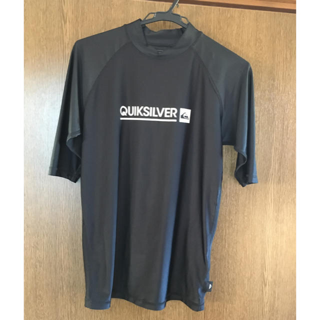 QUIKSILVER(クイックシルバー)のQUIKSILVER ラッシュガード メンズの水着/浴衣(水着)の商品写真