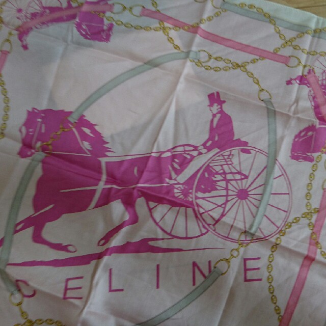 celine(セリーヌ)のさらにお値下げしました！セリーヌ 大判 スカーフ ピンク 新品 レディースのファッション小物(バンダナ/スカーフ)の商品写真