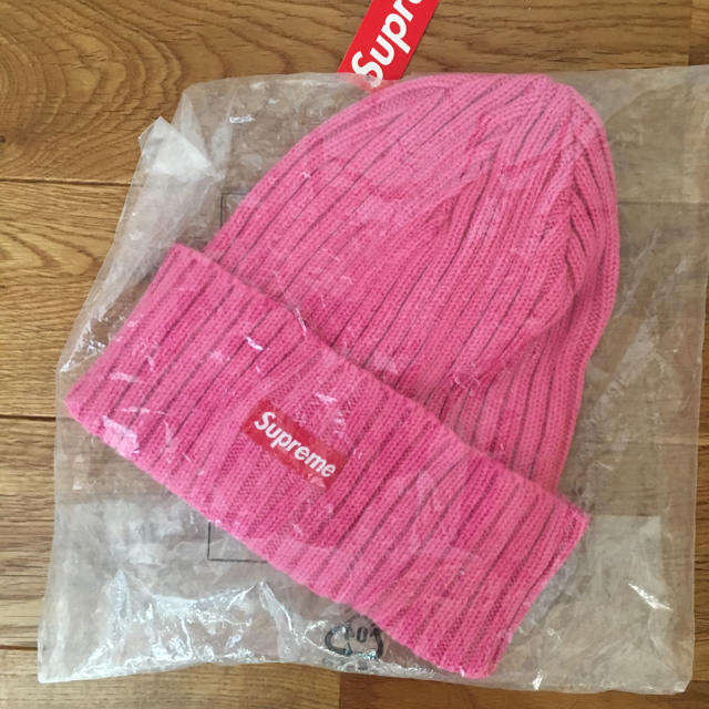 Supreme(シュプリーム)のピンク supreme OVER DYED beanie 新品 メンズの帽子(ニット帽/ビーニー)の商品写真