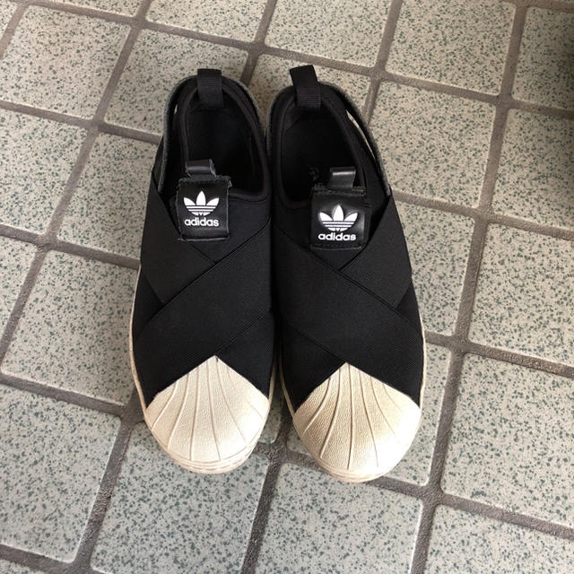 adidas(アディダス)のアディダス  スリッポン 23.5センチ レディースの靴/シューズ(スニーカー)の商品写真