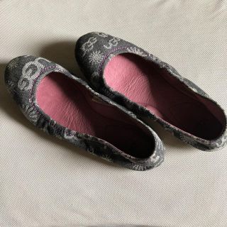 アグ(UGG)のugg  ・フラットシューズ(その他)