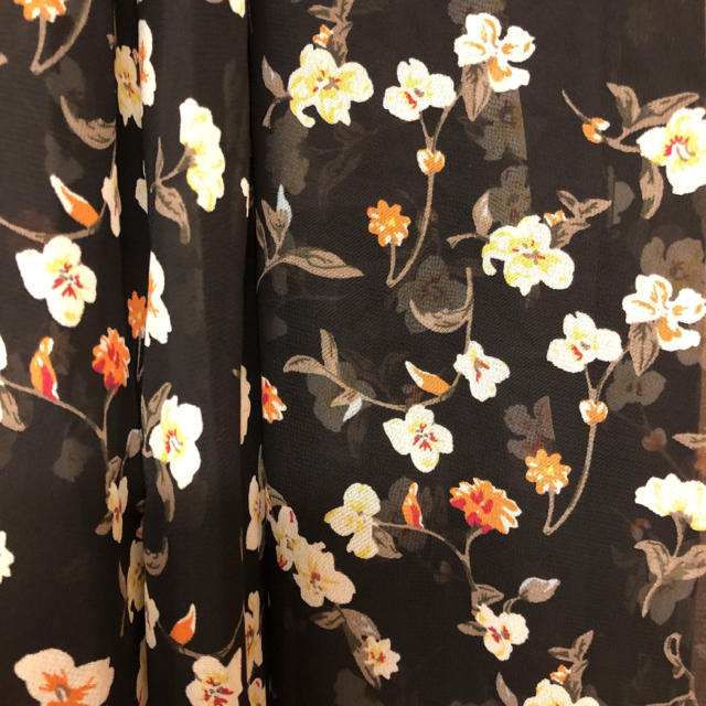 シフォンイレヘムスカート ヘザー  Heather 黒 花柄 レディースのスカート(ひざ丈スカート)の商品写真