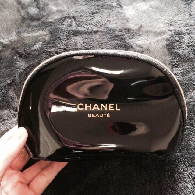 CHANEL(シャネル)の正規品ポーチ レディースのファッション小物(ポーチ)の商品写真