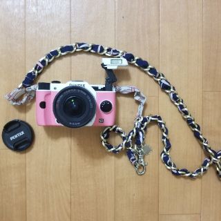 PENTAX Q10 ピンク×ホワイト(ミラーレス一眼)