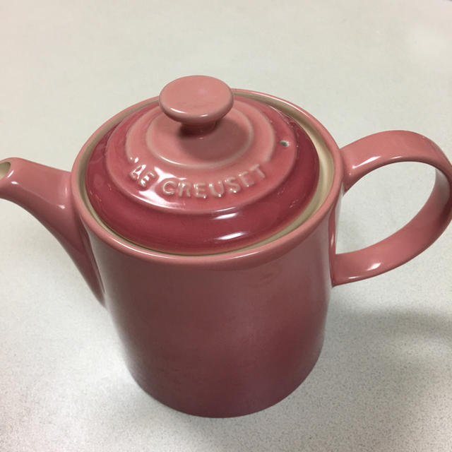 LE CREUSET(ルクルーゼ)の《 廃番品・レア 》Le Creuset ル クルーゼ グランドティーポット インテリア/住まい/日用品のキッチン/食器(食器)の商品写真