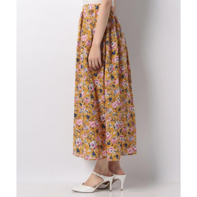 NICE CLAUP(ナイスクラップ)の新品 定価5292円 ナイスクラップ 花柄スカート イエロー  レディースのスカート(ロングスカート)の商品写真