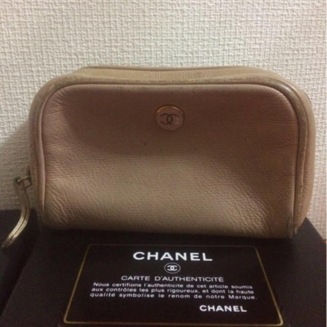 CHANEL(シャネル)の本物シャネルCHANELのピンクベージュ系ココマークボタンのポーチ  レディースのファッション小物(ポーチ)の商品写真