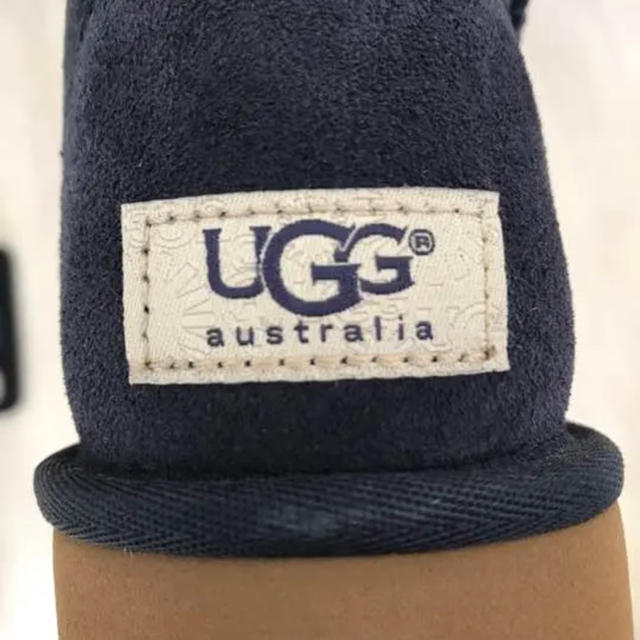 UGG(アグ)のUGG クラシックミニ 未使用 正規品  ネイビー US9 26.0cm メンズの靴/シューズ(ブーツ)の商品写真