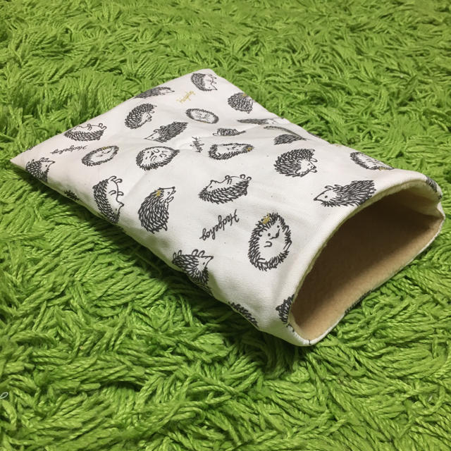 ハリネズミ用寝袋(冬用)♡オフホワイト×ベージュ ハンドメイドのペット(その他)の商品写真