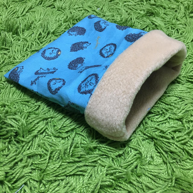 ハリネズミ用寝袋(冬用)♡青緑×ベージュ ハンドメイドのペット(その他)の商品写真