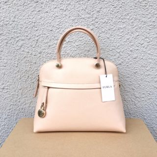 フルラ(Furla)のパイパーM人気カラー新品未使用フルラ正規品ピンクベージュ大人気バッグ(ハンドバッグ)