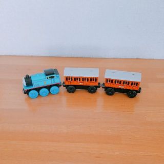 ブリオ(BRIO)のどんぐりのおばけ様専用　ラーニングカーブ　トーマスとアニーとクララベル(電車のおもちゃ/車)