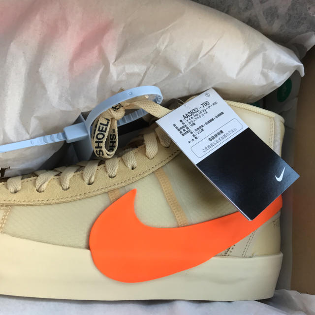 NIKE(ナイキ)の即発送可能 NIKE BLAZER MID 27㎝ US9 off white  メンズの靴/シューズ(スニーカー)の商品写真