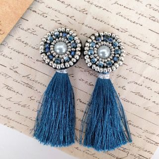 ビーズ刺繍タッセルピアス&イヤリング(ピアス)