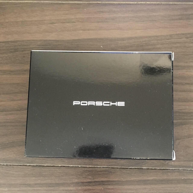 Porsche(ポルシェ)の【新品・未使用】非売品 ポルシェ モバイルバッテリー スマホ/家電/カメラのスマートフォン/携帯電話(バッテリー/充電器)の商品写真