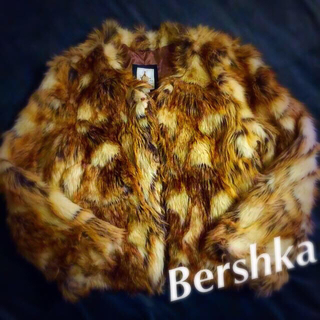 ベルシュカ(Bershka)のBershka ファーコート(毛皮/ファーコート)