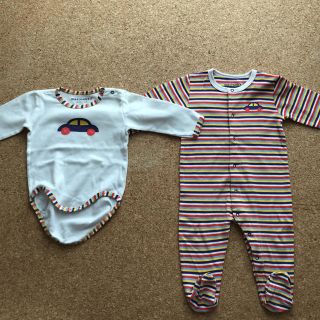 マリメッコ(marimekko)の【値下げ】マリメッコ くるま柄ベビー服ロンパース2枚セット(ロンパース)