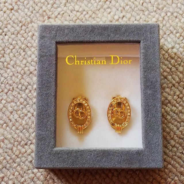 Christian Dior(クリスチャンディオール)の未使用品 クリスチャン ディオール イヤリング ケース付き レディースのアクセサリー(イヤリング)の商品写真