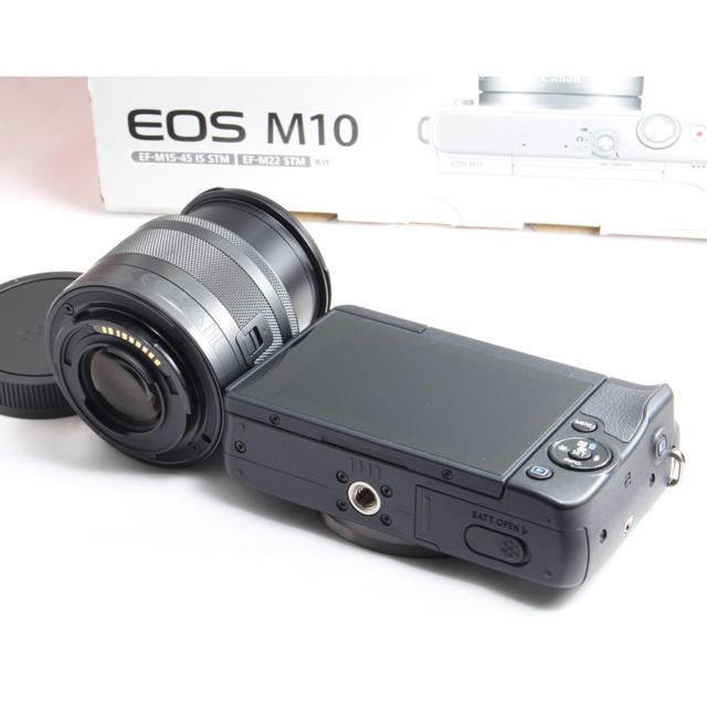 Canon(キヤノン)の❤️Wi-Fi&自撮り❤️Canon EOS M10レンズキット☆ スマホ/家電/カメラのカメラ(ミラーレス一眼)の商品写真