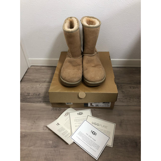 UGG(アグ)のUGG アグ ベージュ 定番色 箱あり 確実正規品 24cm レディースの靴/シューズ(ブーツ)の商品写真