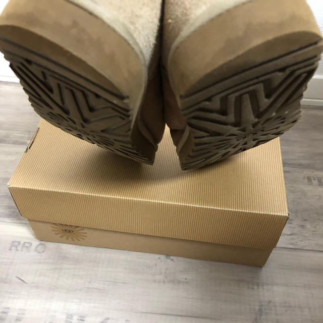 UGG(アグ)のUGG アグ ベージュ 定番色 箱あり 確実正規品 24cm レディースの靴/シューズ(ブーツ)の商品写真