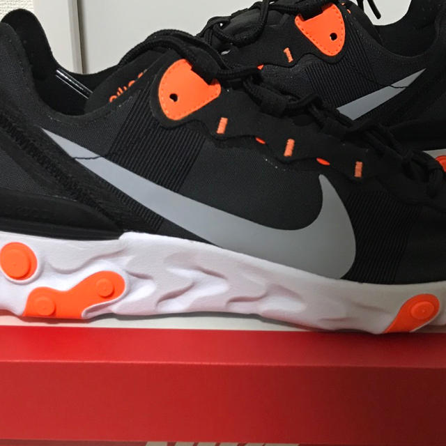 (28.0) NIKE REACT ELEMENT 55