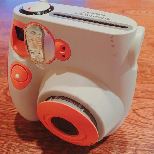 【生産終了】チェキ 本体 instax mini 7 オレンジ スマホ/家電/カメラのカメラ(フィルムカメラ)の商品写真