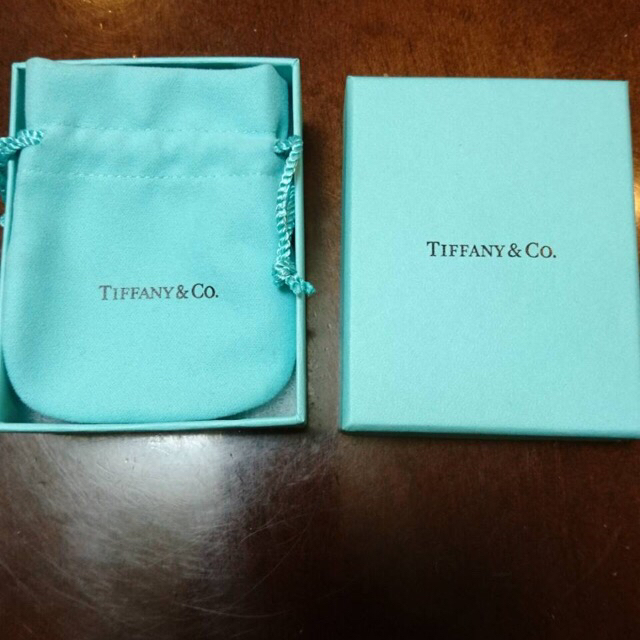 Tiffany & Co.(ティファニー)のTiffany/ティファニー/Tワイヤーリング/YG/k18/7号 レディースのアクセサリー(リング(指輪))の商品写真