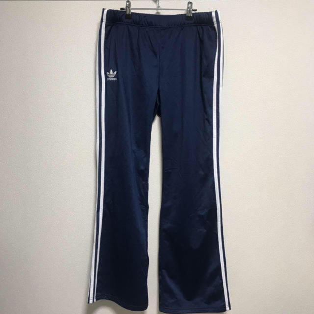 adidas(アディダス)の［レア USED ］adidas ジャージ ネイビー ブーツカット レディースのパンツ(カジュアルパンツ)の商品写真